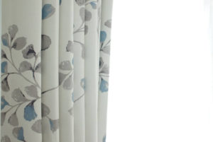 カーテンニトリ