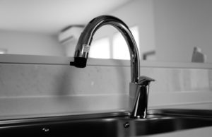 タッチレス水栓