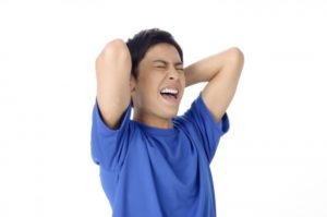 失敗したと叫ぶ男性